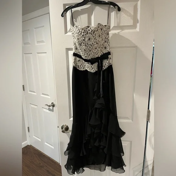 Jovani | Dresses | Jovani Strapless White Embroidered Flower And Black Flowy Layered Dress Size 8 | Poshmark Jovani | Dresses | Jovani Strapless White Embroidered Flower And Black Flowy Layered Dress Size 8 | Poshmark